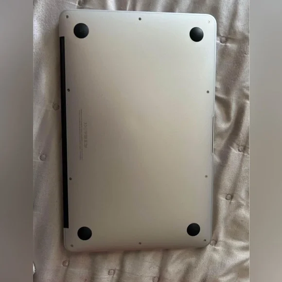 MacBook Air 11in. (Early 2015) model A1465